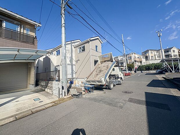 【前面道路】車の通行が少ないので、静かな住環境を維持することができます。