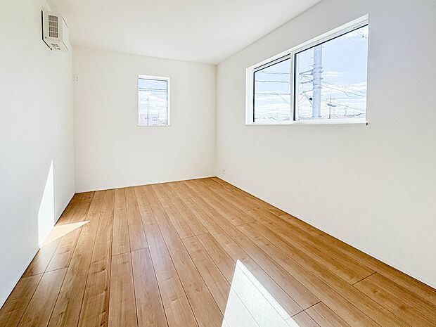 【Room-洋室】 シンプルにデザインされた室内。家具やレイアウトでお好みの空間に。