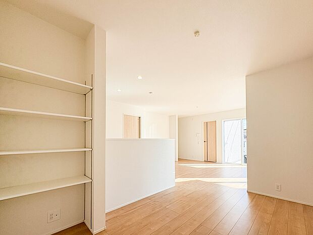 こちらの物件が少しでも気になるようでしたら、お気軽にお問合せください。人生でいちばん大きなお買い物ですので、ゆっくりご見学ください。ネット上の画像と実際の見学では、リアル感がまるで違います。…