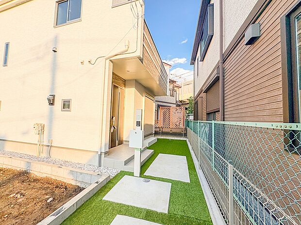 C号棟【外観】こちらの物件に少しでもご興味がありましたら、お気軽にお電話下さい。ネット上で「見えない物」「わからない事」でも、実際にご見学いただくことで、手に取るようにおわかりいただけるはず…