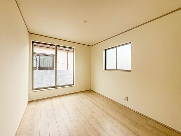 C号棟【洋室6.25帖】充実した生活は伸びやかな居室空間から始まります。快適に・伸びやかに。心の潤いを求める方々へ。