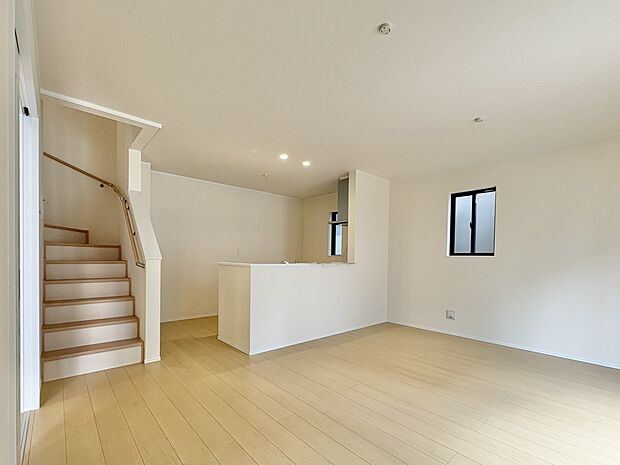 インテリアショップで見掛けた「あの家具」も置ける、ゆったりとした空間。時に広さが上質な寛ぎの時間になる事も。