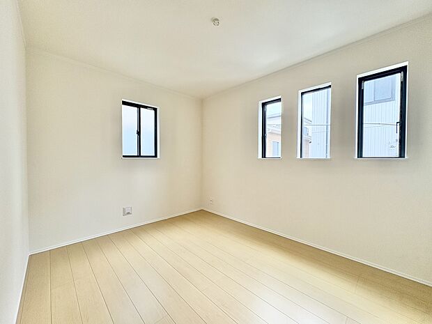 シンプルな内装はおしゃれのポイントです。シンプルは華美より飽きがこないからです。色や模様でおしゃれ感をだす。それがシンプルイズビューティーです。