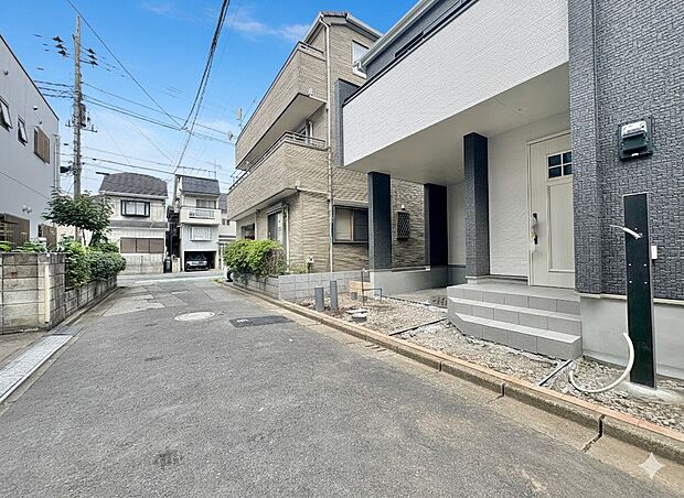 車の通行が少ないので、静かな住環境を維持することができます。