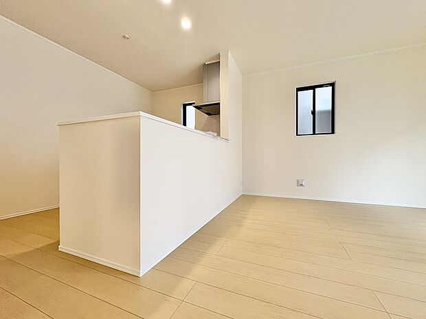 【Dining】ダイニングテーブルを置いても十分な広さが確保されています。