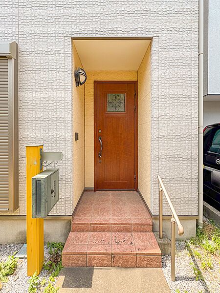 【玄関】玄関はおうちの顔と言われます。玄関アプローチは、外観デザインの印象を左右します。