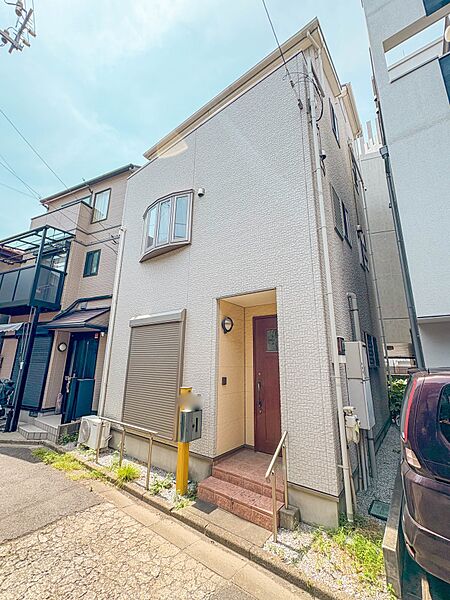 【外観】家族の温かさと陽光の暖かさ、楽しい毎日と明るい未来を予感させる「空間が織り成すひとつ先の住み心地」を演出します。