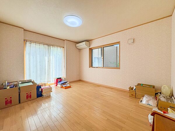 【洋室8帖】充実した生活は伸びやかな居室空間から始まります。快適に・伸びやかに。心の潤いを求める方々へ。