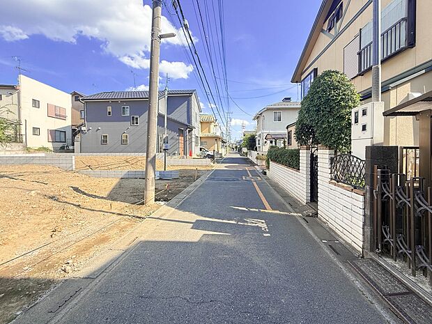 【前面道路4ｍ】車の通行が少ないので、静かな住環境を維持することができます。