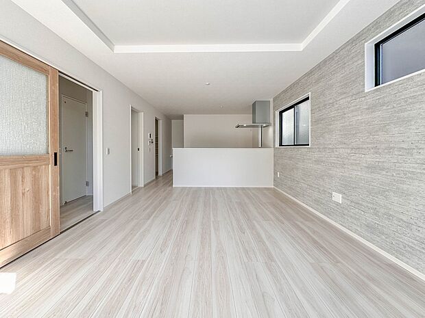 【LDK21帖】ここにはみんなが集い、食事と楽しい会話が始まる。話に夢中になりすぎて、ついつい時を忘れ夜半過ぎになってしまう。そんな束の間の幸せを感じさせてくれる場所でありたい