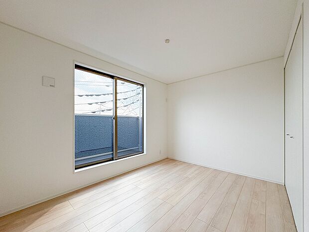 1号棟【寝室】充実した生活は伸びやかな居室空間から始まります。快適に・伸びやかに。心の潤いを求める方々へ。