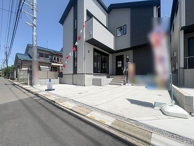 【駐車場】毎日の生活にマイカーが必須という方は、購入を検討する際、駐車場があることは大事な条件です。毎日の通勤や家族の送迎、買い物やお出かけなどクルマのある暮らしを満喫したい方は要チェック。…