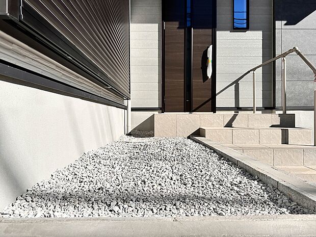 【庭】プランター等をおいてガーデニングが楽しめます。