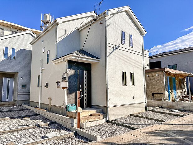 【外観】家族の温かさと陽光の暖かさ、楽しい毎日と明るい未来を予感させる「空間が織り成すひとつ先の住み心地」を演出します。