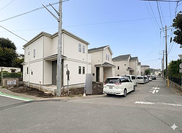 【外観】家族の温かさと陽光の暖かさ、楽しい毎日と明るい未来を予感させる「空間が織り成すひとつ先の住み心地」を演出します。