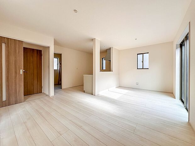 【LDK15.5帖】インテリアショップで見掛けた「あの家具」も置ける、ゆったりとした空間。時に広さが上質な寛ぎの時間になる事も。