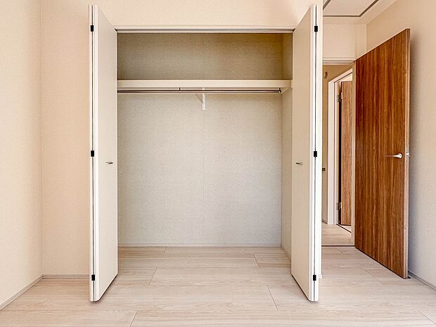 【収納】各部屋を最大限に広く使って頂ける様、全居住スペースに収納付。プライベートルームはゆったりと快適に。