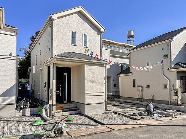 【現地】陽あたりの良さは必須条件。家族の温かさと陽光の暖かさ、楽しい毎日と明るい未来を予感させる。