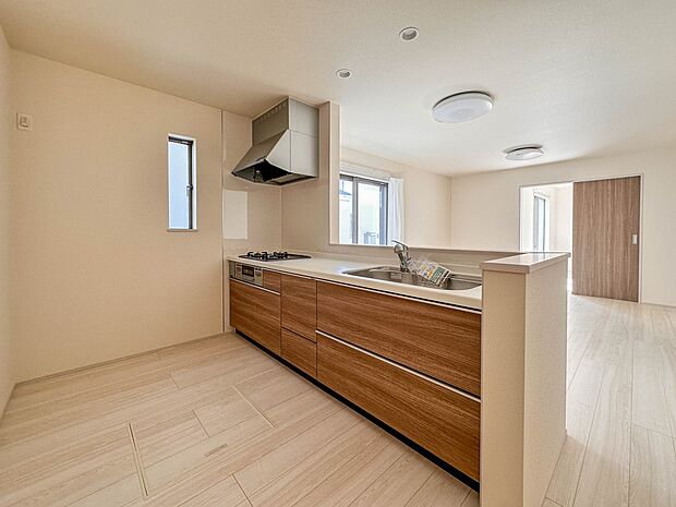 【LDK15帖】ホームパーティーでもゲストと一緒に料理を楽しみながら楽しい時間を過ごせそう。