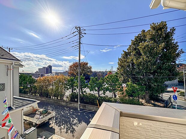 【眺望】眺望や窓からの景色が良いと、家で過ごす時間も快適です。