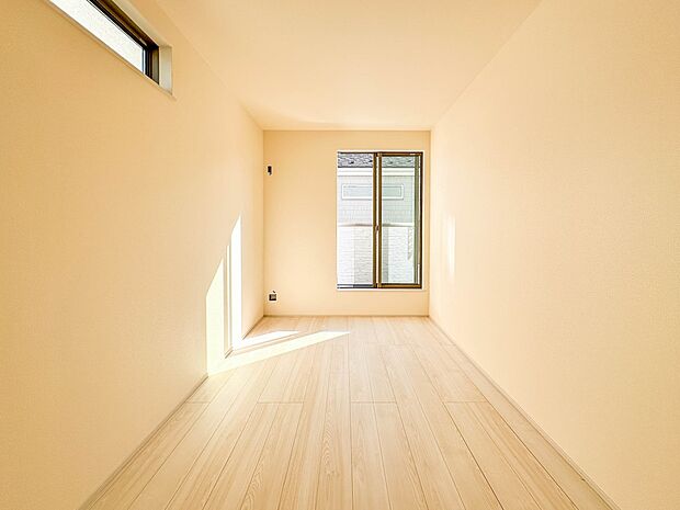 【寝室6.75帖】充実した生活は伸びやかな居室空間から始まります。快適に・伸びやかに。心の潤いを求める方々へ。