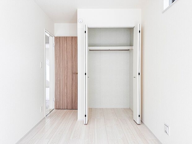 【収納】各部屋を最大限に広く使って頂ける様、全居住スペースに収納付。プライベートルームはゆったりと快適に。