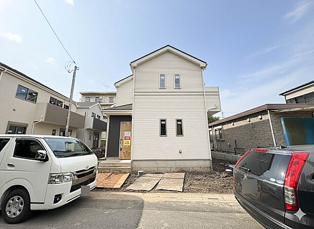 【現地】陽あたりの良さは必須条件。家族の温かさと陽光の暖かさ、楽しい毎日と明るい未来を予感させる。