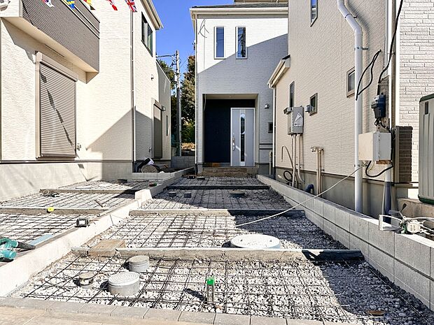 【駐車場】毎日の生活にマイカーが必須という方は、購入を検討する際、駐車場があることは大事な条件です。毎日の通勤や家族の送迎、買い物やお出かけなどクルマのある暮らしを満喫したい方は要チェック。…