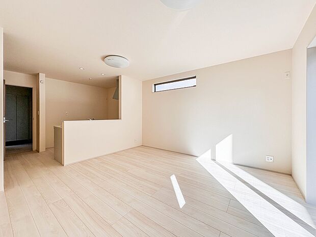 【LDK16.37帖】インテリアショップで見掛けた「あの家具」も置ける、ゆったりとした空間。時に広さが上質な寛ぎの時間になる事も。