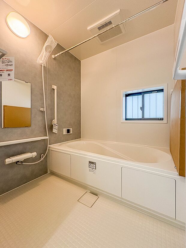 【浴室】一日の疲れを癒してくれるお風呂空間。使いやすさと上質な質感を両立して、単なる習慣から特別な時間に変わるはず。