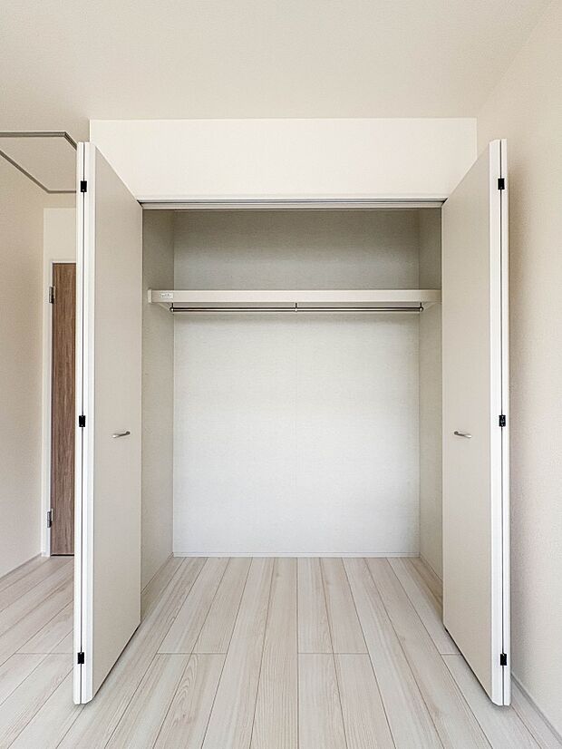 【収納】各部屋を最大限に広く使って頂ける様、全居住スペースに収納付。プライベートルームはゆったりと快適に。