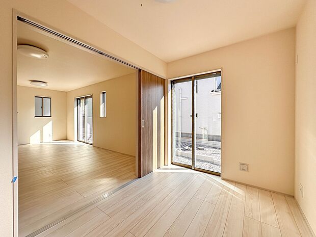 【洋室6帖】充実した生活は伸びやかな居室空間から始まります。快適に・伸びやかに。心の潤いを求める方々へ。