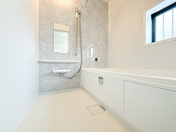 【浴室】一日の疲れを癒してくれるお風呂空間。使いやすさと上質な質感を両立して、単なる習慣から特別な時間に変わるはず。