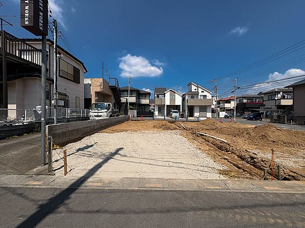 日々の暮らしにマイカーが必要。そんな方は物件の購入条件に駐車場は必須です。通勤に、家族のお迎えに、お買物に、おでかけに、クルマライフを楽しみたい方に。