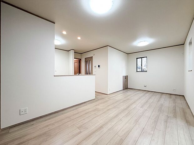 1号棟【LDK14.06帖】うららかな陽射しがどのお部屋にも降り注ぎますように、快適さを追求した間取設計。得難い立地環境での生活を恵みの豊かな永住の地へと変えてくれます。