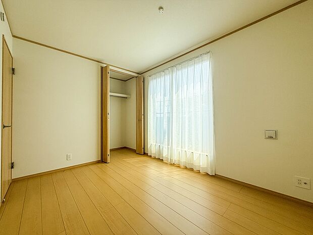 【洋室6帖】充実した生活は伸びやかな居室空間から始まります。快適に・伸びやかに。心の潤いを求める方々へ。