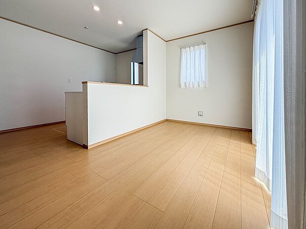 【LDK16.87帖】忙しい朝でも家族揃って食事をしたいゆとりあるダイニングスペース。