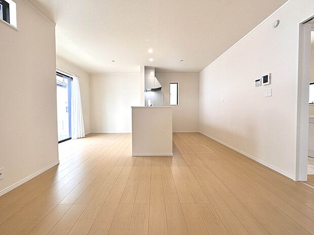 【LDK14.75帖】インテリアショップで見掛けた「あの家具」も置ける、ゆったりとした空間。時に広さが上質な寛ぎの時間になる事も。