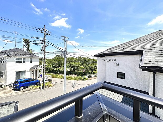 【眺望】気持ちの良い景色。住まいから、眺望の良い場所に住めるって嬉しいですね。開放感を感じながら、余裕のある暮らしをご体感下さい。