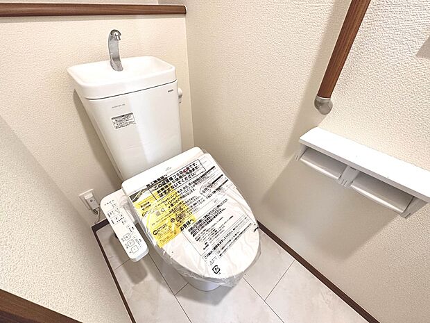 【トイレ】いつも清潔なスペースであってほしいのが毎日使うトイレです。掃除がしやすいのはもちろん、落ち着けるスペースとして機能することも大切です。