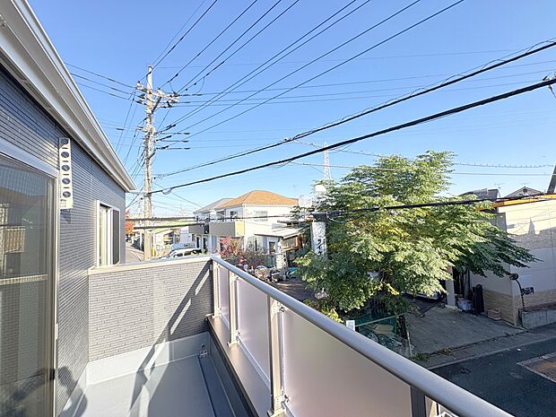 【眺望】遮る高い建物のない、開放的な眺望・第2種住居専用地域の街並み