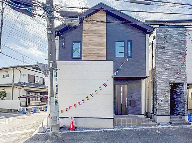 2号棟【外観】家族の温かさと陽光の暖かさ、楽しい毎日と明るい未来を予感させる「空間が織り成すひとつ先の住み心地」を演出します。