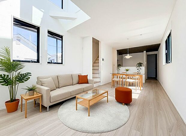 【リビング　16.3帖】  整然とした空間演出、快適な理想の暮らしの実現は家のみの拘りではなく、そこで暮らす方々にとって素敵な環境であることも挙げられると思います。四季折々の変化が奏でる鼓動…