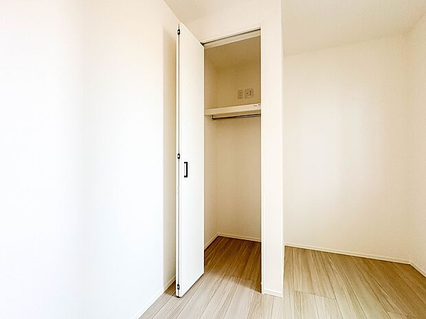 【収納】各部屋を最大限に広く使って頂ける様、全居住スペースに収納付。プライベートルームはゆったりと快適に。