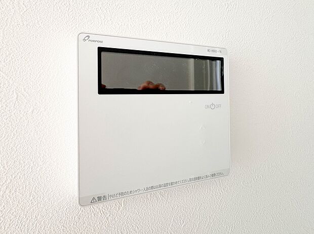 【オートバス】パネルからワンタッチで自動的にお湯張りができる設備。お風呂のお湯がたまったかどうかいちいち浴室へ確認に行かずにすみ、うっかりお湯を溢れさせてしまうこともなくなります。 