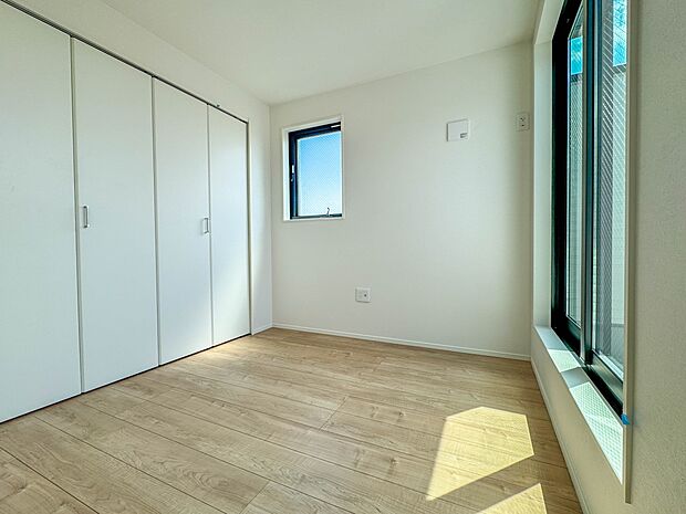 1号棟【子供部屋3.1帖】お子様のお部屋にぴったりなクロークを備えたフローリング仕様の洋室です。