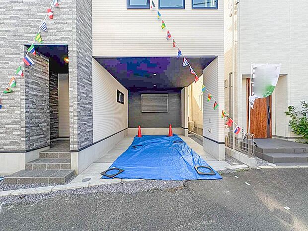 1号棟【駐車場】ビルトインガレージなら「野ざらし、雨ざらし、吹きさらし」になりません。汚れやいたみは減り、車の掃除もラクになります。