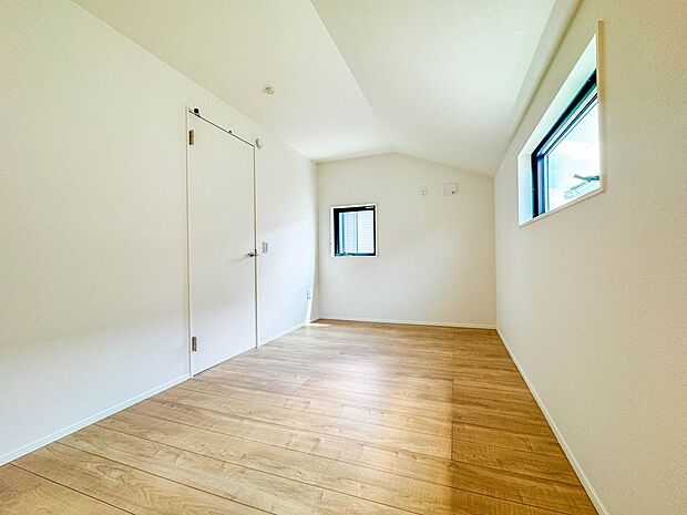 1号棟【洋室5帖】 シンプルにデザインされた室内。家具やレイアウトでお好みの空間に。