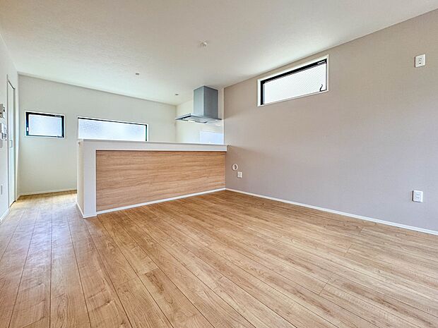 1号棟【LDK20.9帖】忙しい朝でも家族揃って食事をしたいゆとりあるダイニングスペース。