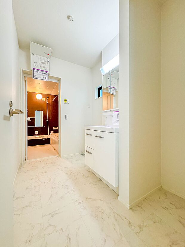 1号棟【脱衣所】脱衣所、洗面所は小さなプライベートスペース。歯磨き、洗顔と毎日施す個人空間。